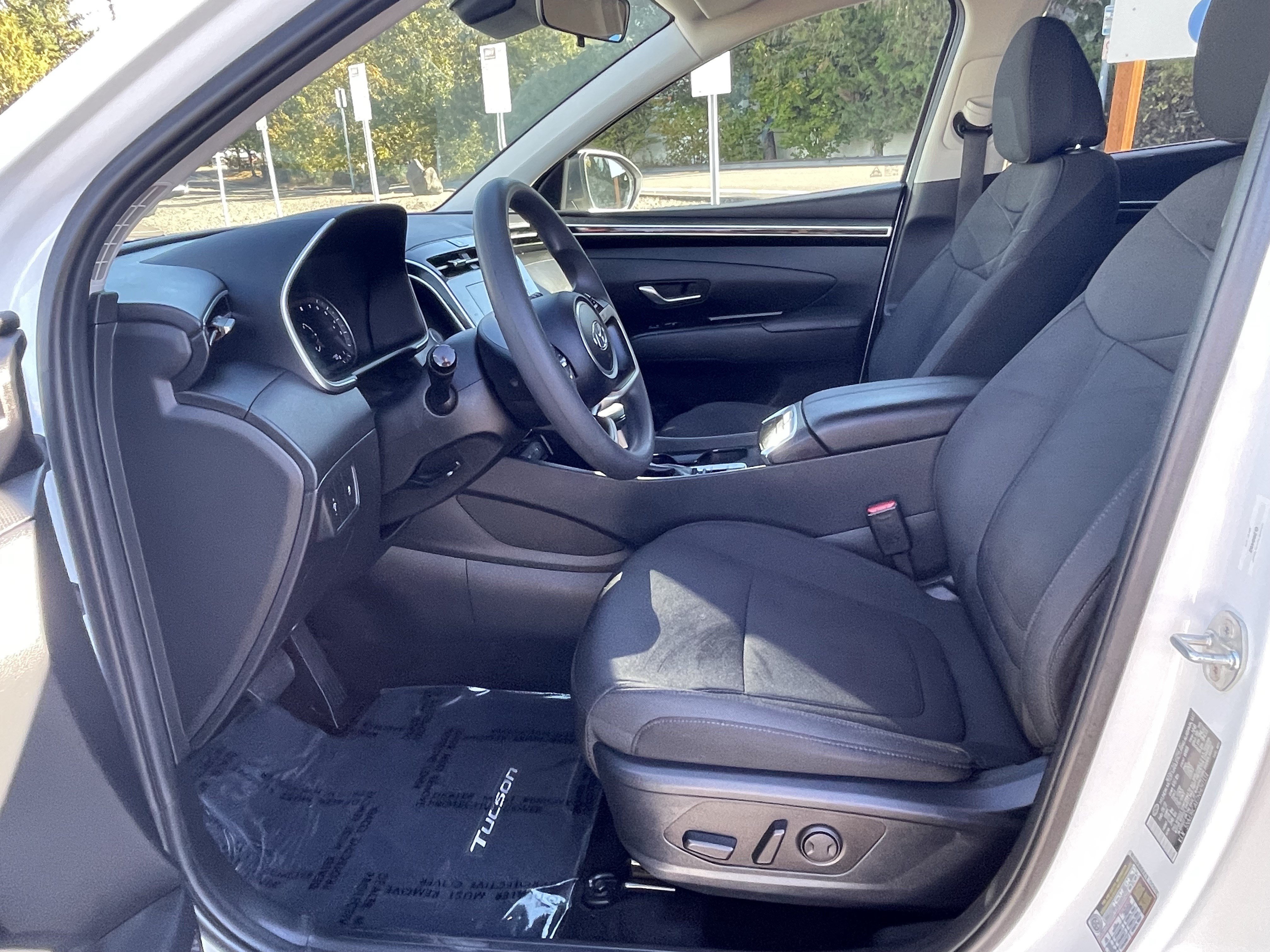 Certified 2022 Hyundai Tucson SEL w/ Cargo Package AWD/4WD image 11