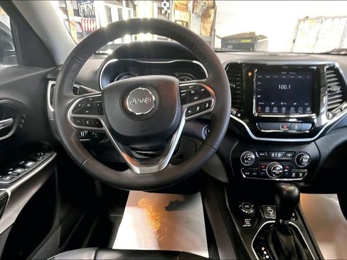 Used 2022 Jeep Cherokee Limited image 5