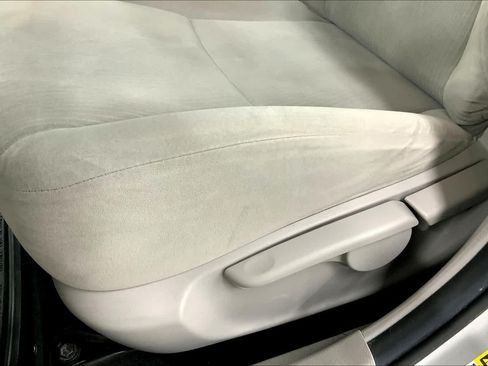 Used 2012 Toyota Corolla LE FWD image 33