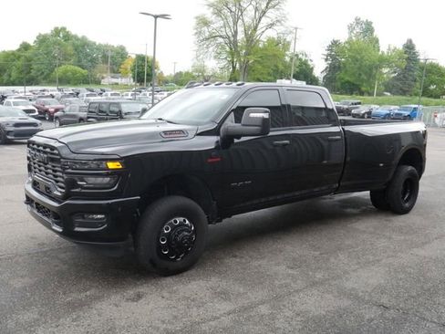 Used 2025 RAM 3500 Big Horn AWD/4WD image 3