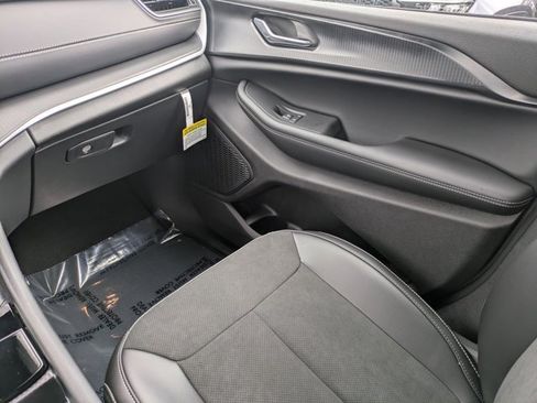 New 2025 Jeep Grand Cherokee Altitude image 15