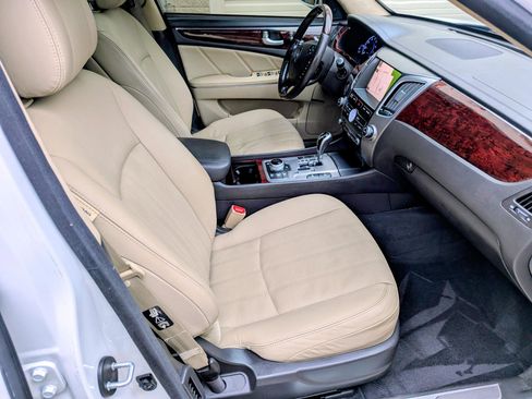 Used 2013 Hyundai Equus Signature RWD image 8