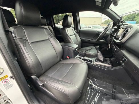 Used 2017 Toyota Tacoma SR AWD/4WD image 30
