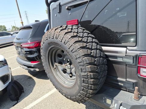 Used 2014 Jeep Wrangler Unlimited Sport w/ Quick Order Package 24S AWD/4WD image 11