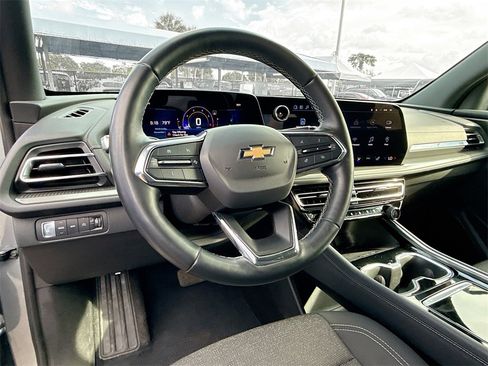 Used 2024 Chevrolet Traverse LT image 12