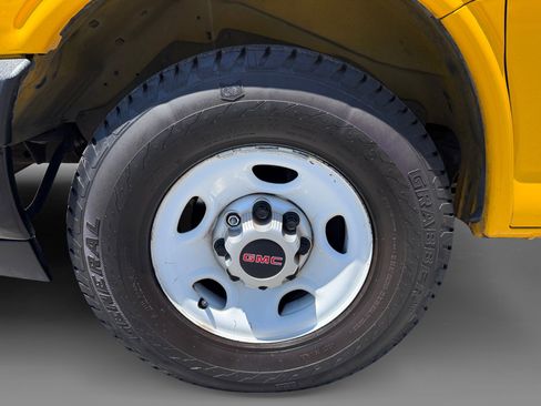 Used 2018 GMC Savana 3500 w/ Driver Convenience Package RWD image 9