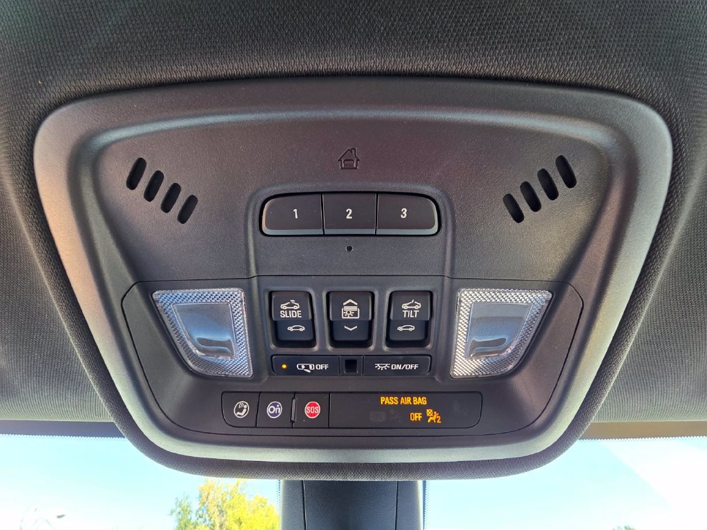 Used 2023 Chevrolet Traverse Premier FWD image 24
