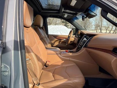 Used 2017 Cadillac Escalade ESV Platinum image 17