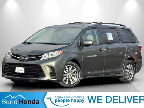 Used 2020 Toyota Sienna LE image 1