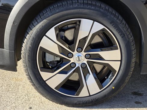 Certified 2023 Volvo V60 B5 Cross Country Plus w/ Climate Package image 16