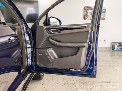 Used 2022 Porsche Macan S image 40
