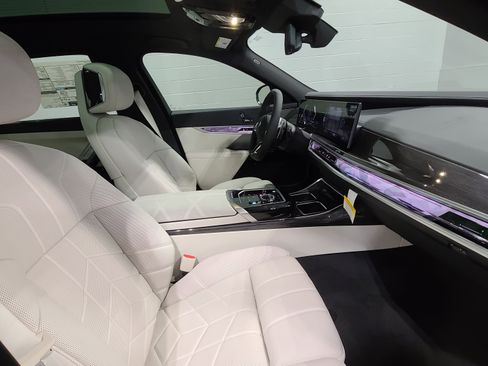 New 2026 BMW 760i xDrive w/ Executive Package AWD/4WD image 24