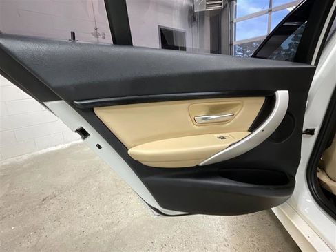 Used 2017 BMW 320i Sedan image 18