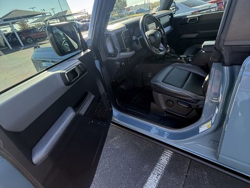 Used 2022 Ford Bronco Black Diamond image 17