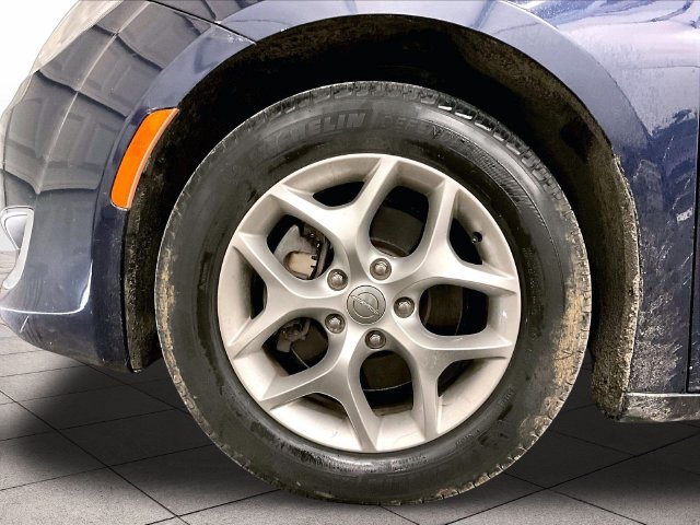 Used 2019 Chrysler Pacifica Touring-L Plus w/ Tire & Wheel Group FWD image 9