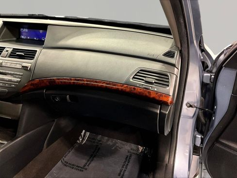 Used 2010 Honda Crosstour EX image 26