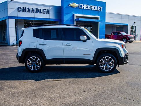 Used 2017 Jeep Renegade Latitude w/ Cold Weather Group AWD/4WD image 8