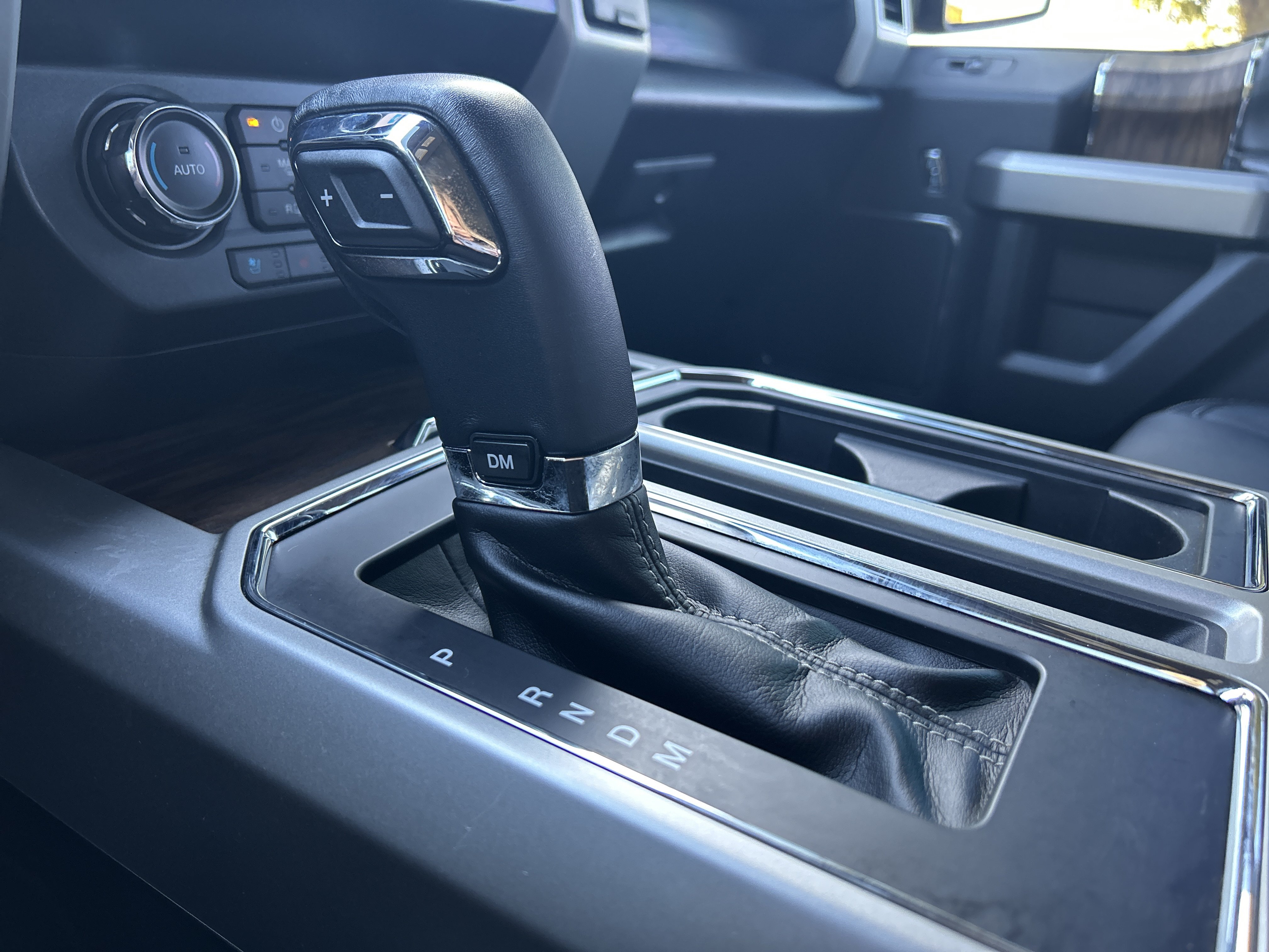 Used 2019 Ford F150 Lariat w/ Trailer Tow Package RWD image 16