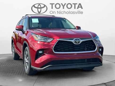 Used 2022 Toyota Highlander XLE image 8