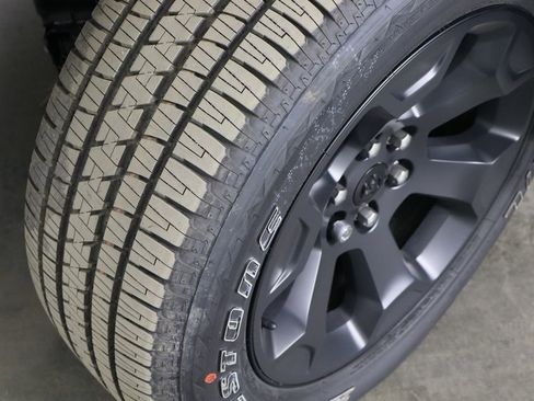 New 2026 RAM 1500 4x4 Crew Cab image 39