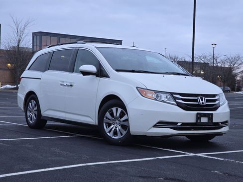 Used 2016 Honda Odyssey SE image 2