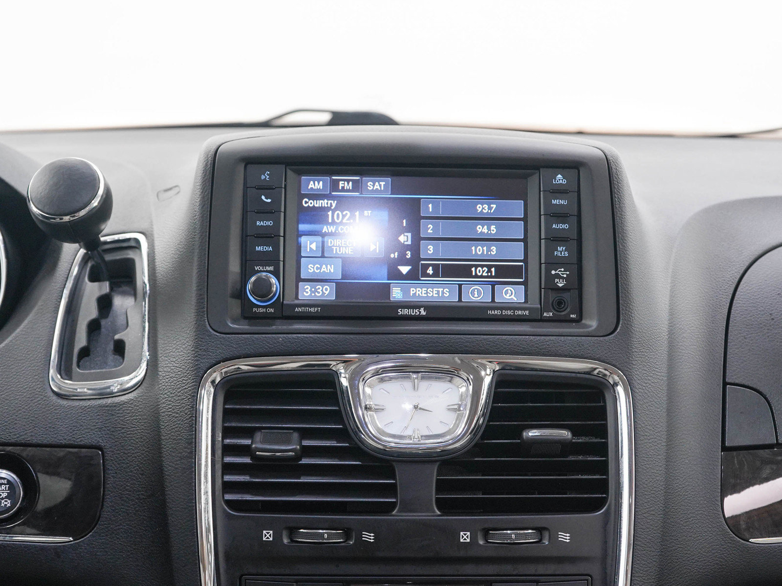 Used 2016 Chrysler Town & Country Touring-L w/ Driver Convenience Group FWD image 17