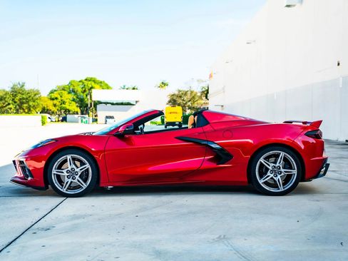Used 2021 Chevrolet Corvette Stingray Premium Conv w/ Z51 Performance Package RWD image 4