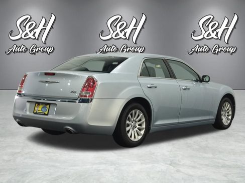 Used 2013 Chrysler 300 w/ Driver Convenience Group RWD image 17