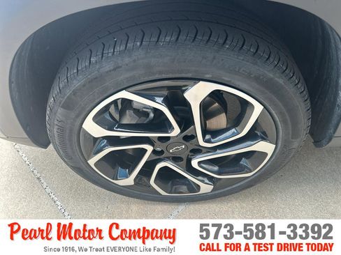 Used 2024 Chevrolet Trax RS w/ Sunroof Package FWD image 8