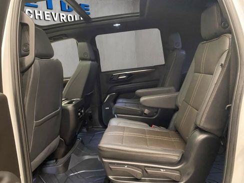 Used 2025 Chevrolet Suburban High Country AWD/4WD image 23