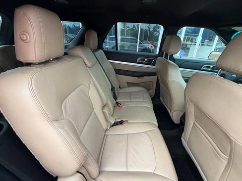 Used 2017 Ford Explorer XLT w/ Equipment Group 202A FWD image 13
