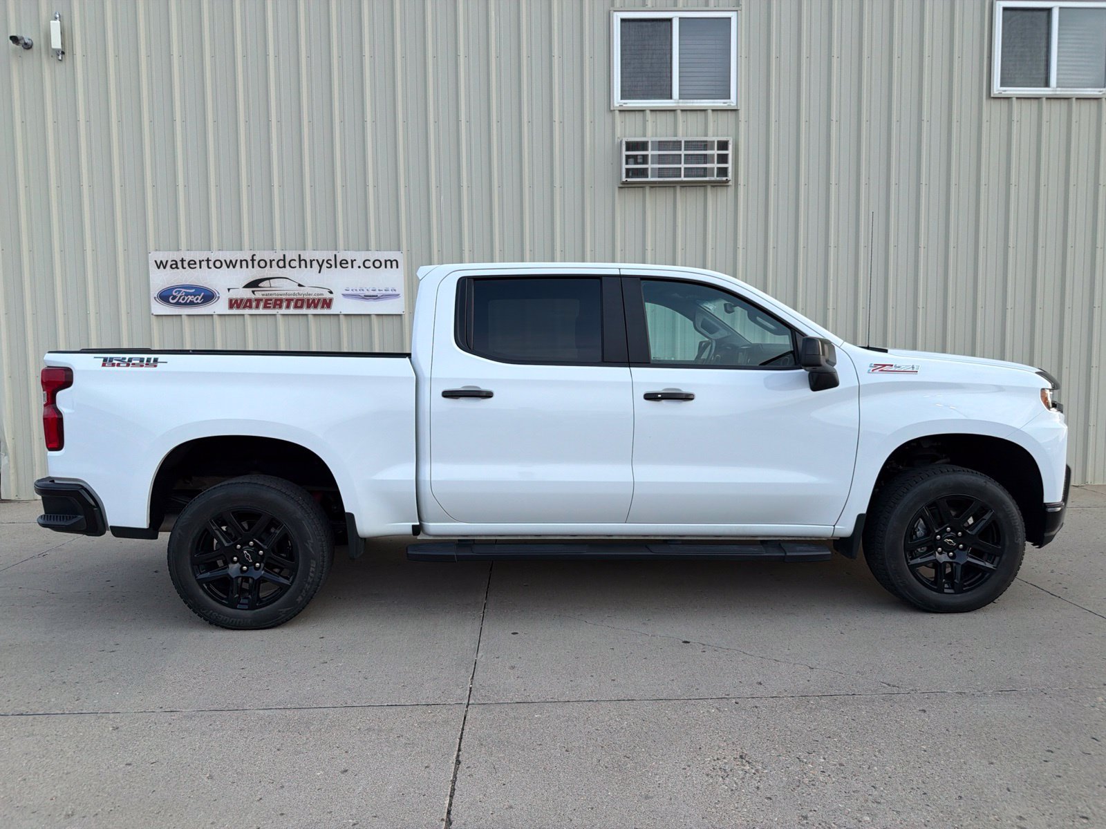 Used 2021 Chevrolet Silverado 1500 LT Trail Boss w/ Convenience Package II AWD/4WD image 1