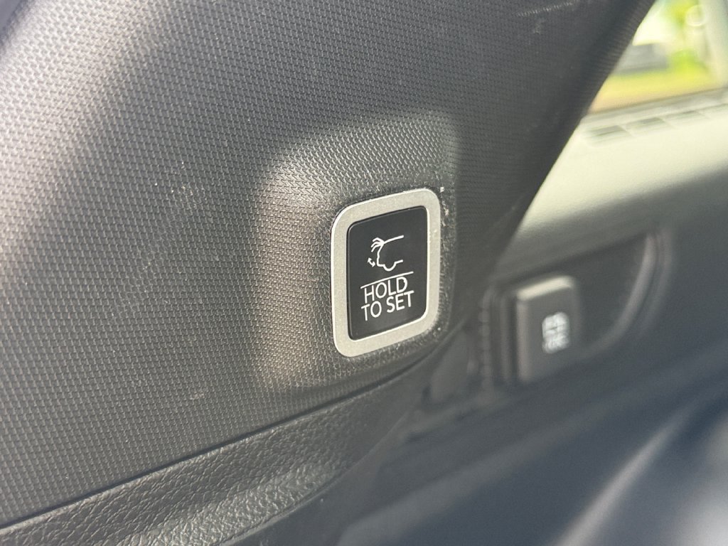 Used 2024 Jeep Grand Cherokee Altitude RWD image 45