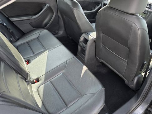 Used 2013 Volkswagen Jetta SE FWD image 23