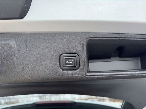 Certified 2021 GMC Terrain SLT image 24