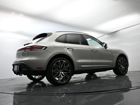 Certified 2025 Porsche Macan image 54