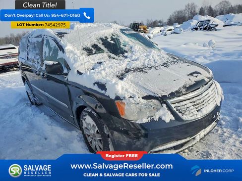 Used 2015 Chrysler Town & Country Touring image 5