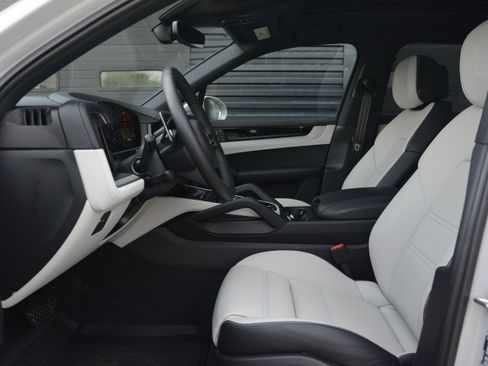 Certified 2026 Porsche Cayenne AWD/4WD image 15