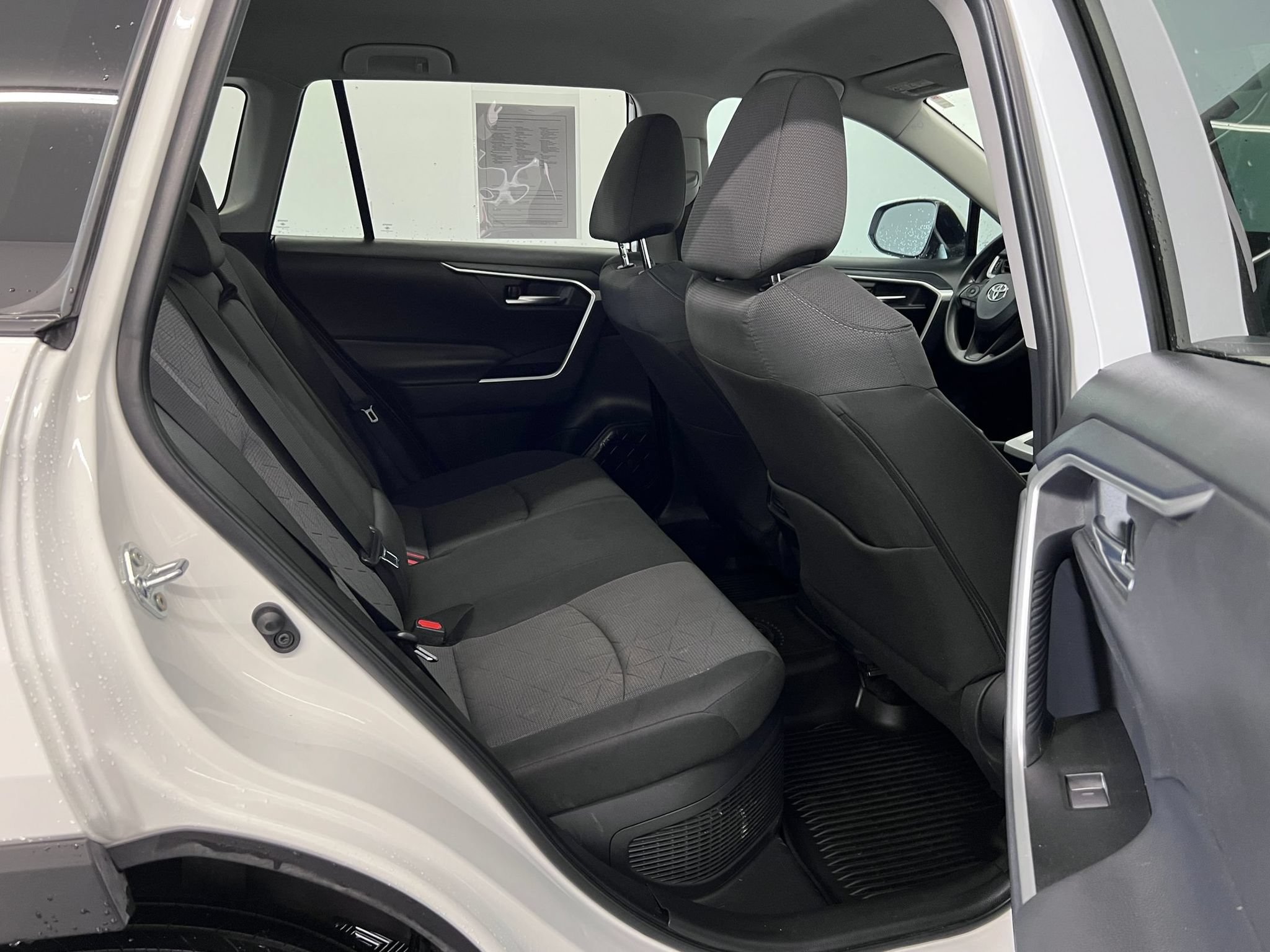Used 2025 Toyota RAV4 XLE AWD/4WD image 27