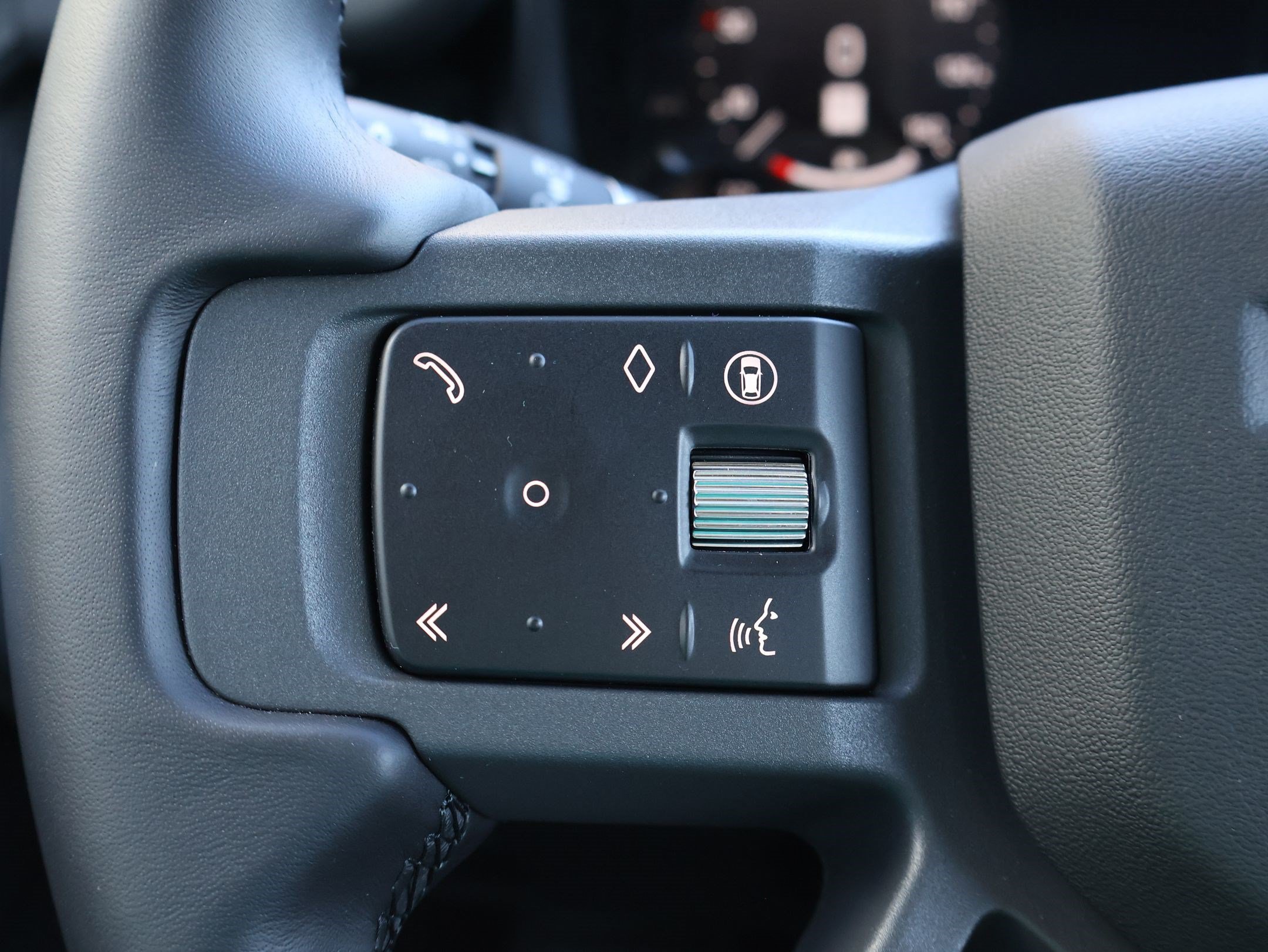 Used 2026 Land Rover Defender 110 X-Dynamic SE AWD/4WD image 19