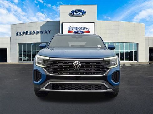 Used 2025 Volkswagen Atlas Cross Sport SE image 3