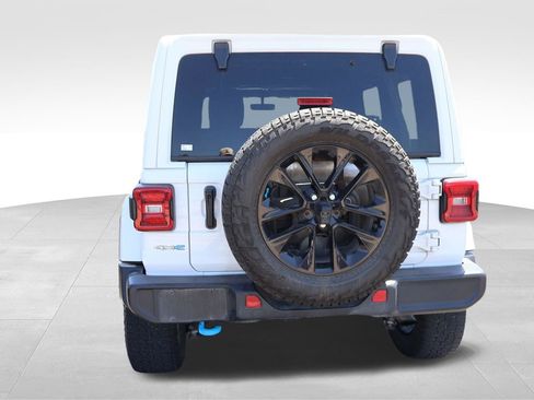 Used 2022 Jeep Wrangler Unlimited Sahara w/ Cold Weather Group AWD/4WD image 10