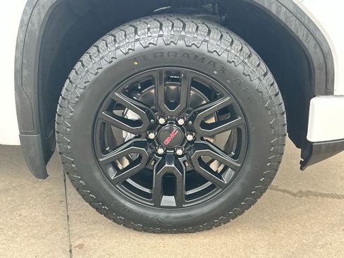 Used 2023 GMC Sierra 1500 Elevation RWD image 10