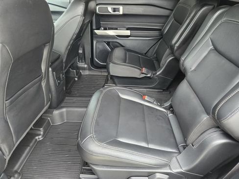 Used 2024 Ford Explorer XLT w/ Equipment Group 202A RWD image 29
