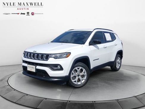 Used 2025 Jeep Compass Latitude AWD/4WD image 1