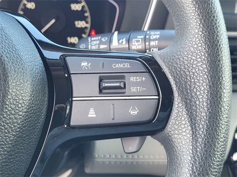 Used 2023 Honda Pilot LX image 19