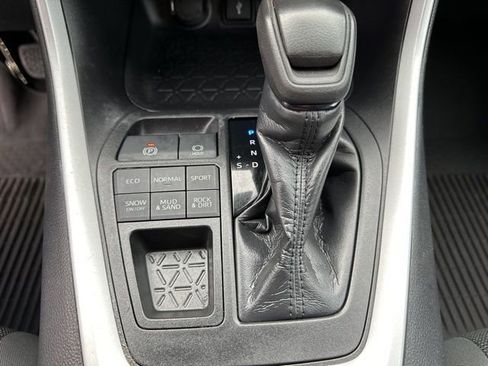 Used 2020 Toyota RAV4 LE image 20