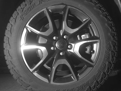 Used 2025 Jeep Compass Trailhawk image 12