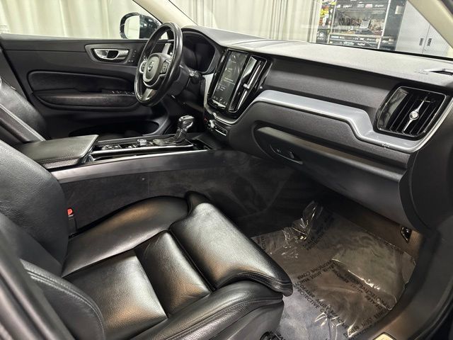 Used 2019 Volvo XC60 T5 Momentum w/ Multimedia Package AWD/4WD image 11