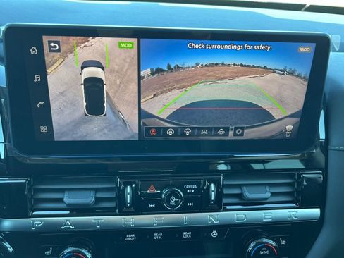 New 2026 Nissan Pathfinder SL image 9